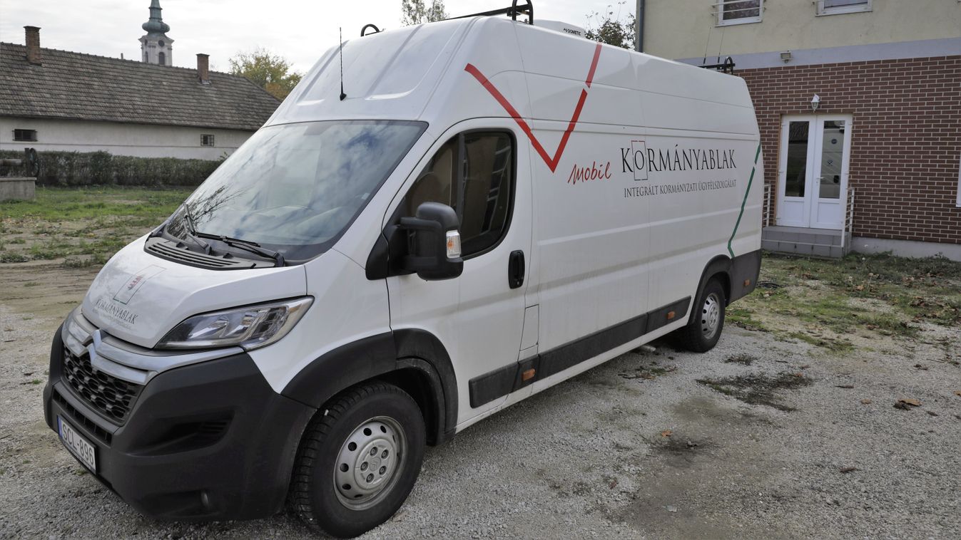 Tovább robog a kormányablakbusz a hajdúságban