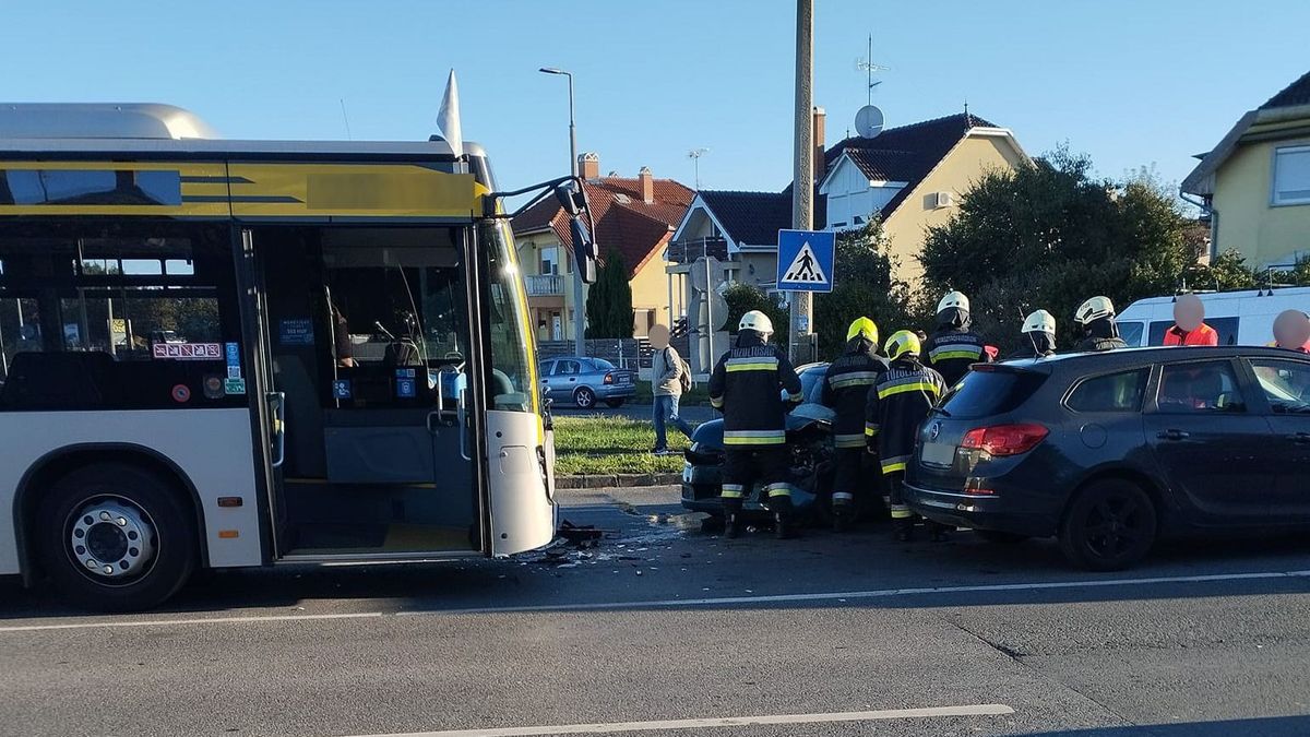 Balesettel indult a reggel Debrecenben, két autó és egy busz ütközött össze a Kishegyesi úton