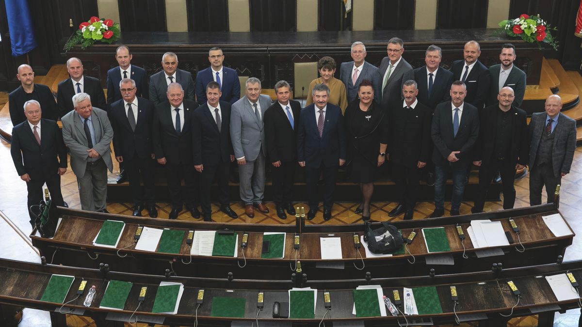 hajdú-bihari közgyűlés, vármegyei közgyűlés, Debrecen, Pajna Zoltán, Navracsics Tibor