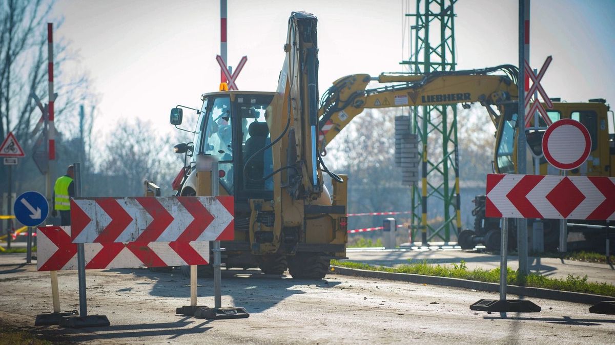 Lezárnak egy debreceni átjárót, változik a vonatközlekedés is 