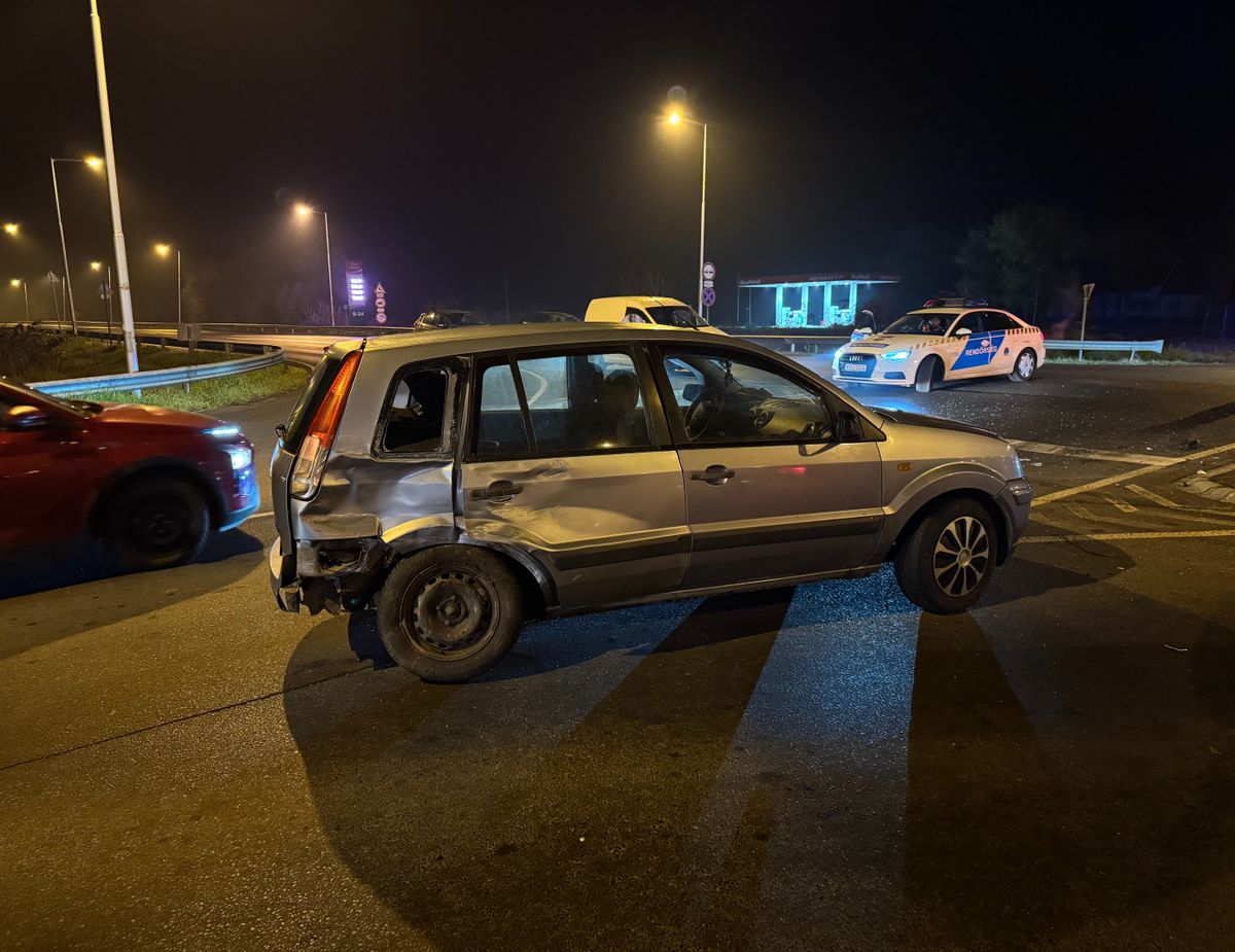 A balesetben jelentős anyagi kár keletkezett