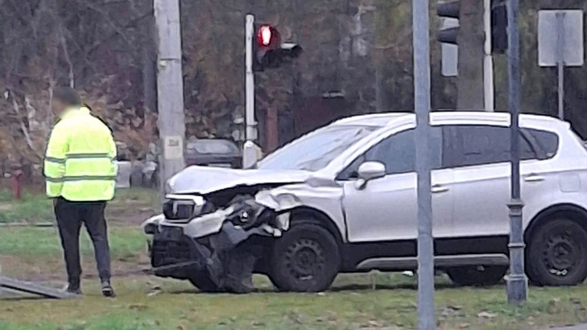 Baleset történt csütörtök reggel a Derék utca egyik kereszteződésében