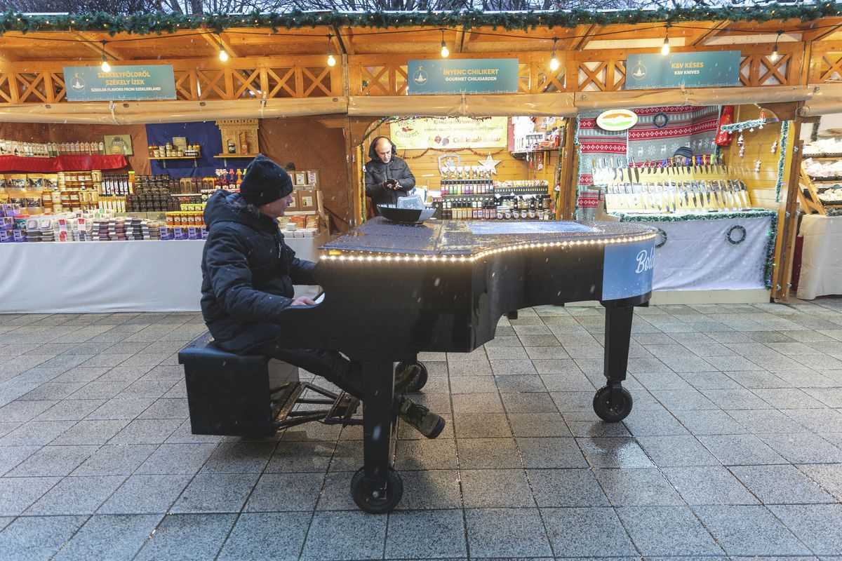 debreceni adventi vásár, mr. piano, guruló zongora