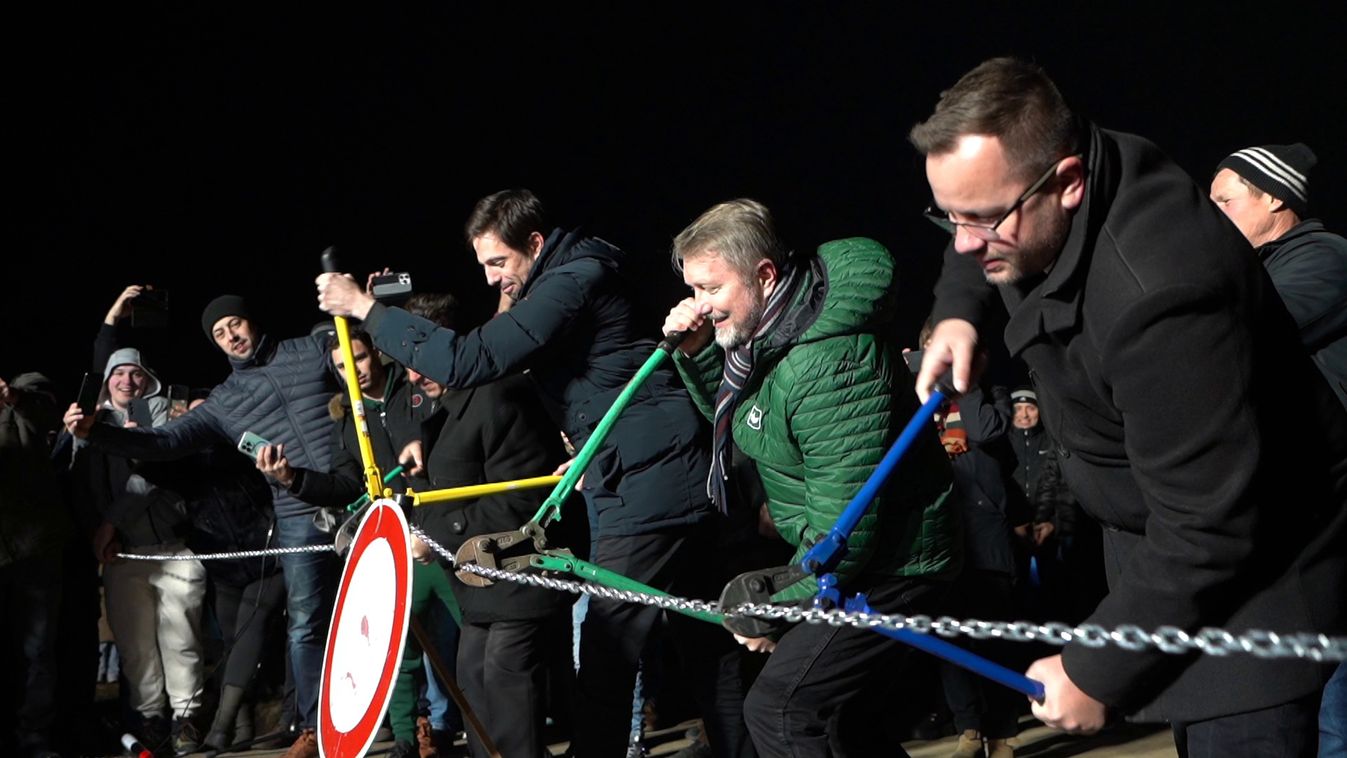 Szimbolikus határátkelő-nyitással ünnepelték Pocsajnál Románia schengeni csatlakozását