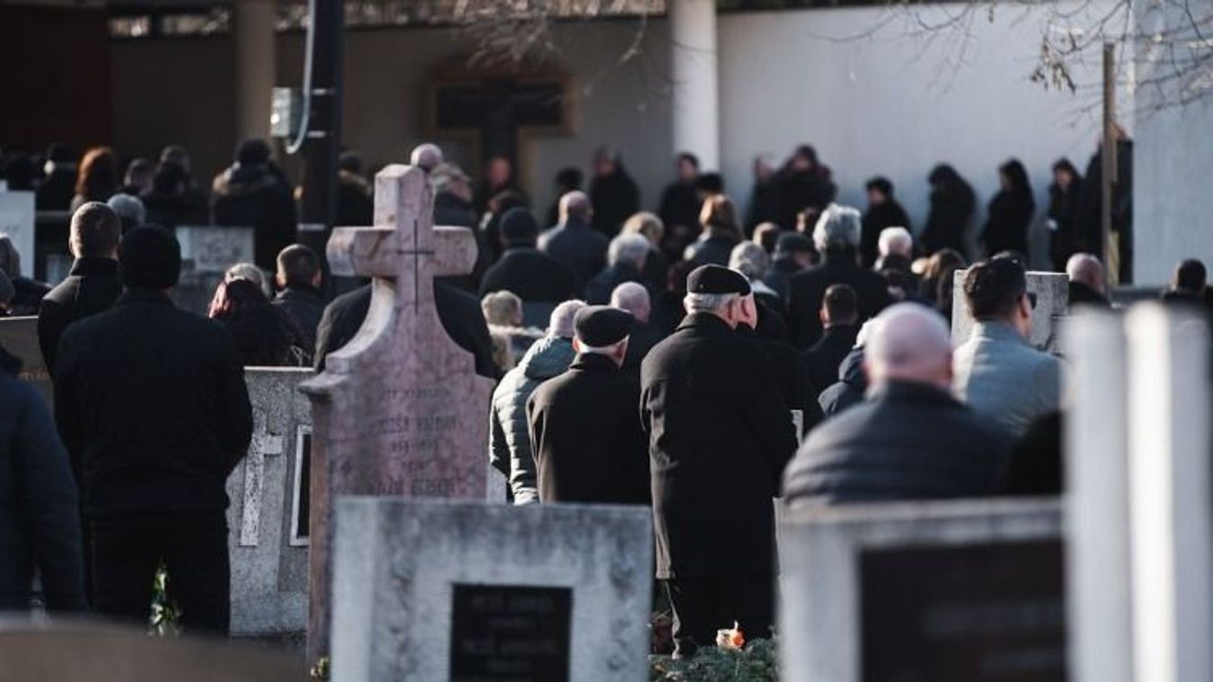 Eltemették a tragikus győri vonatgázolásban elhunyt édesanyát és kisfiát