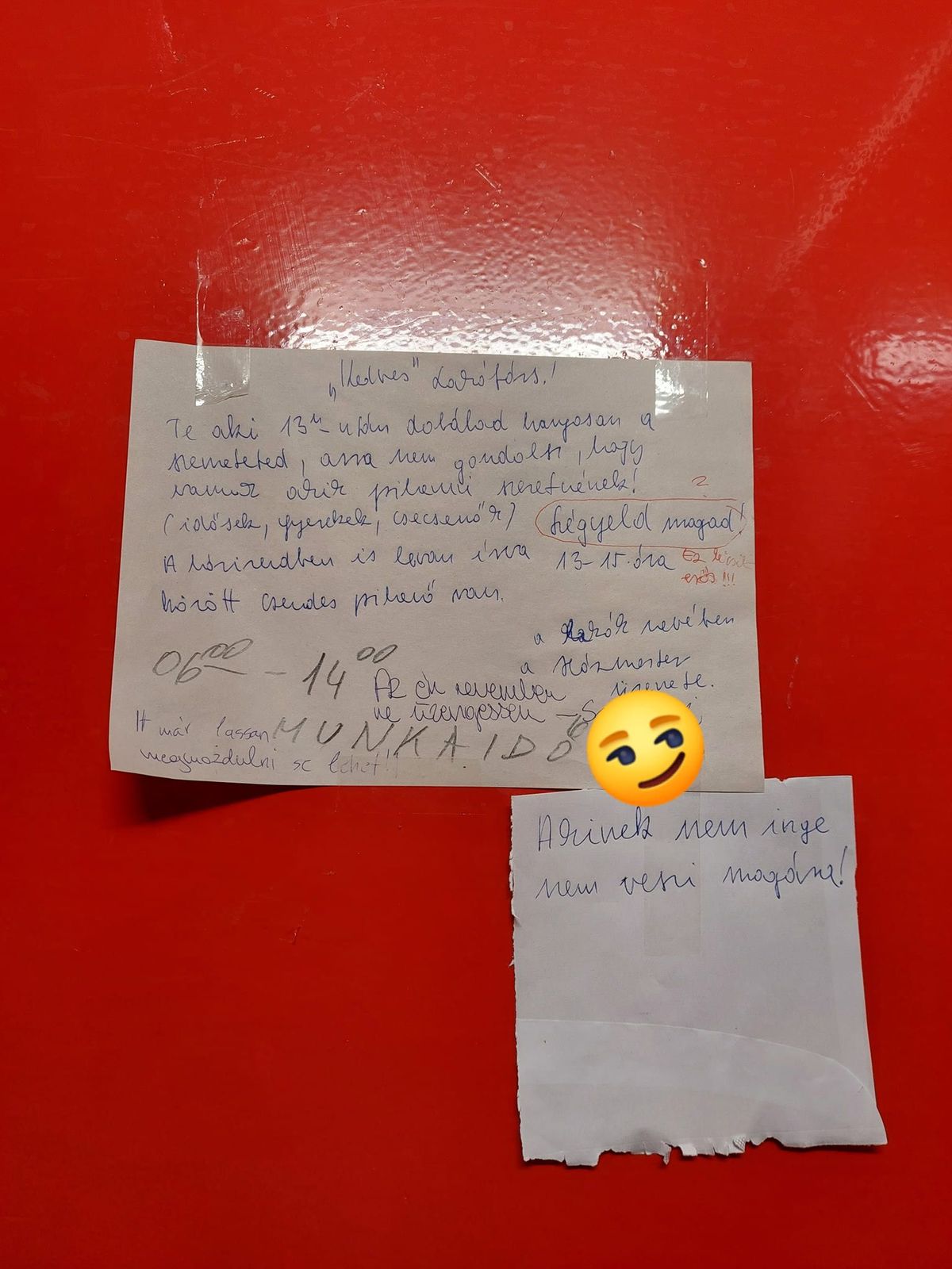 Ott folytatta, ahol abbahagyta! Egyre bővül a Derék utcai „üzenőfal”