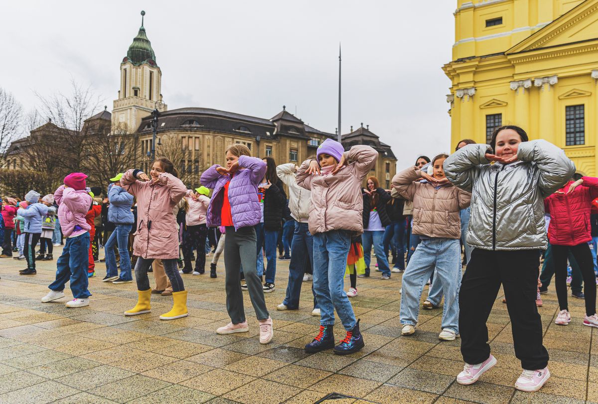 Több száz diák csatlakozott a flashmobhoz