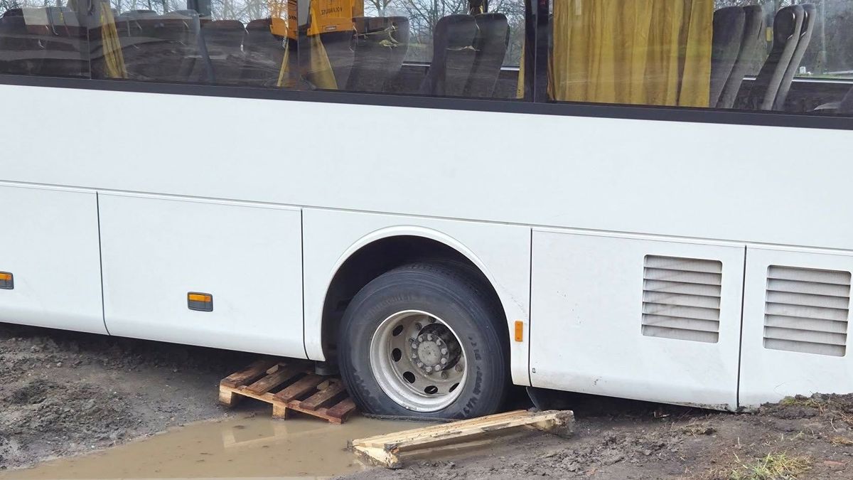 Dagonyázás a Hortobágyon: a sártengeré lett a vonatpótló busz