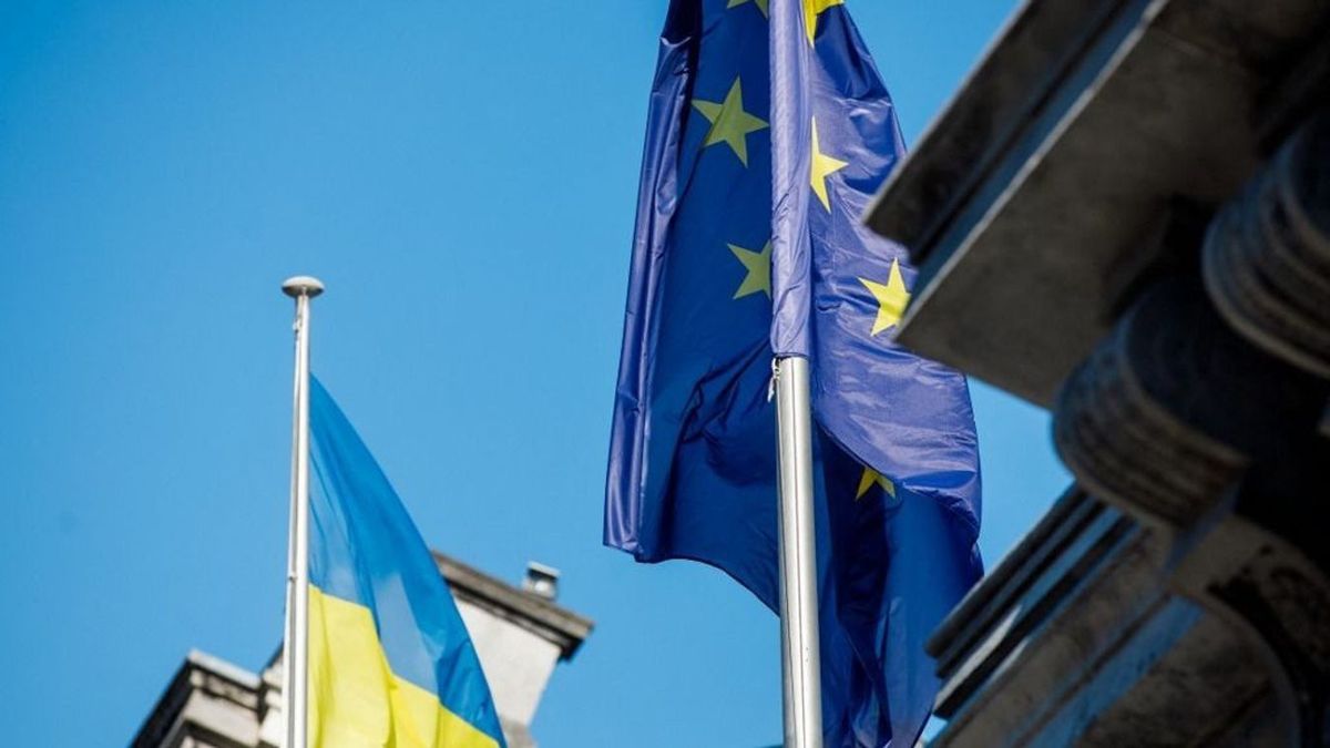 Ukrajna és az Európai Unió zászlaja