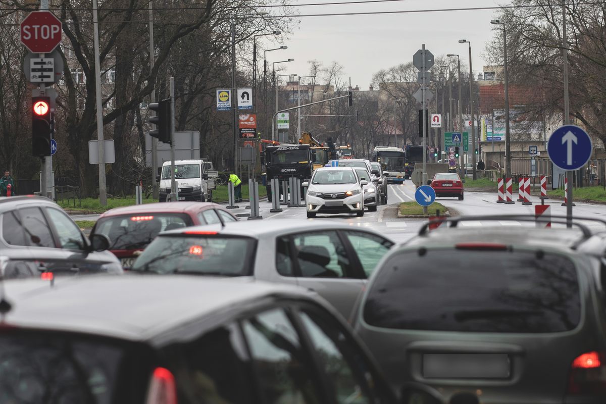 Hatalmas dugó alakult ki a Külsővásártéren