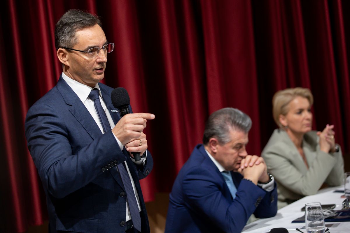 A tervek szerint legkésőbb év végéig befejeznék a Sámsoni úton zajló jelenlegi fejlesztéseket – erről is volt szó a Csapókerti Közösségi Házban megtartott, a keleti városrész fejlesztéseiről szóló lakossági fórumon csütörtök délután.
