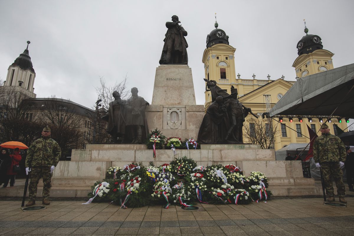 Mándi László eltávolította az Oroszországi Föderáció Főkonzulja által elhelyezett koszorút