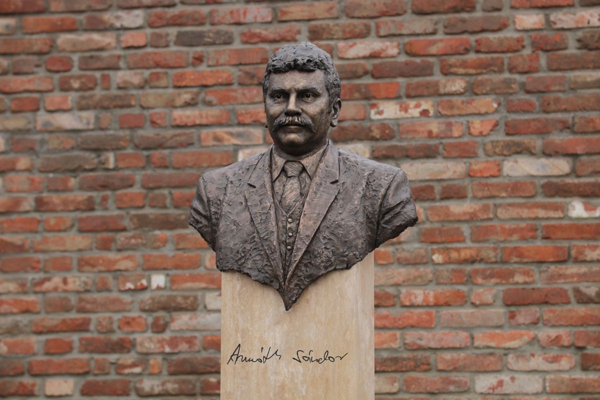 Arnóth Sándor mellszobra