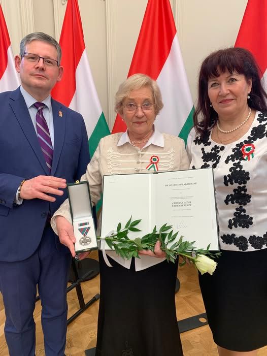 Pintér Sándor belügyminiszter Ezüst Érdemkereszttel tüntette ki dr. Suller Attila Károlynét