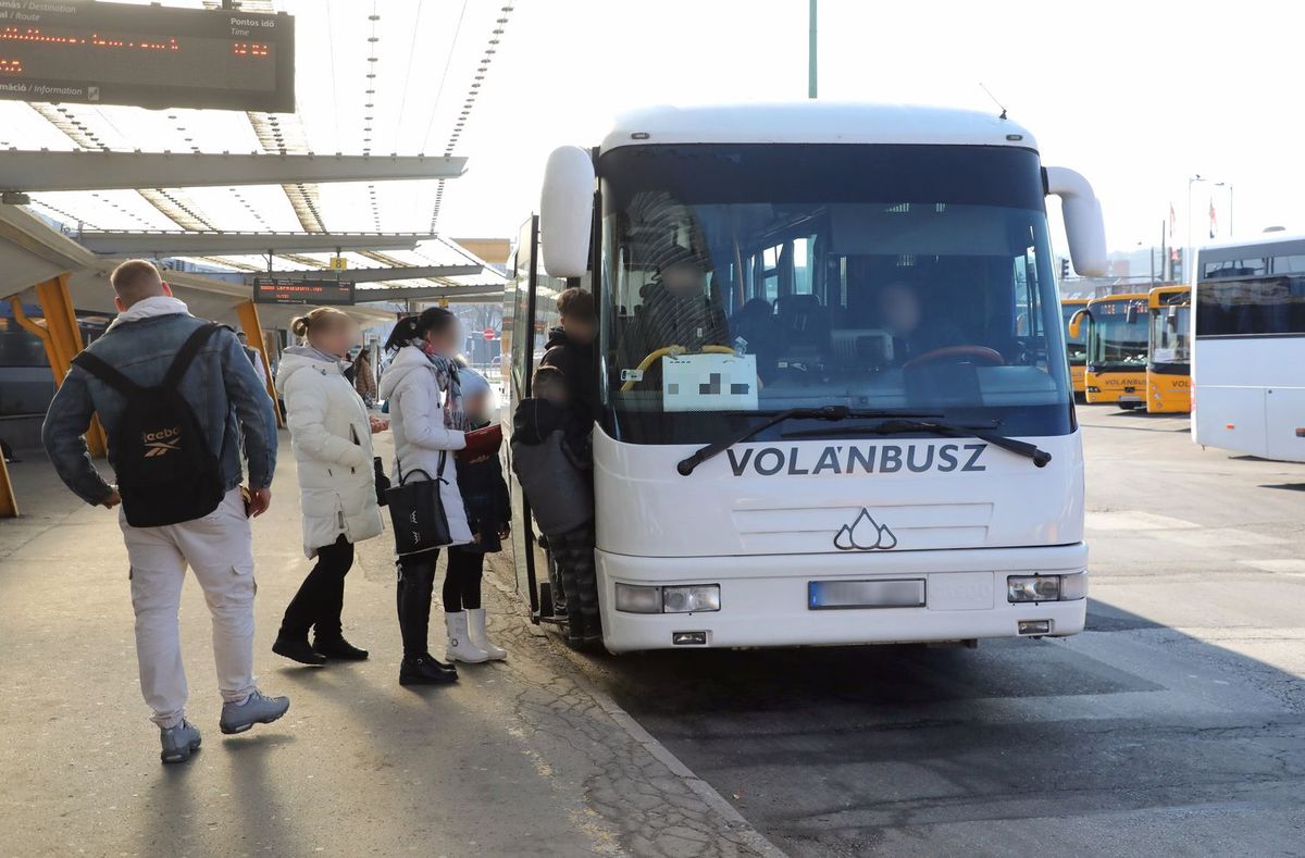 Babakocsira zárta rá a buszajtót a sofőr Debrecenben