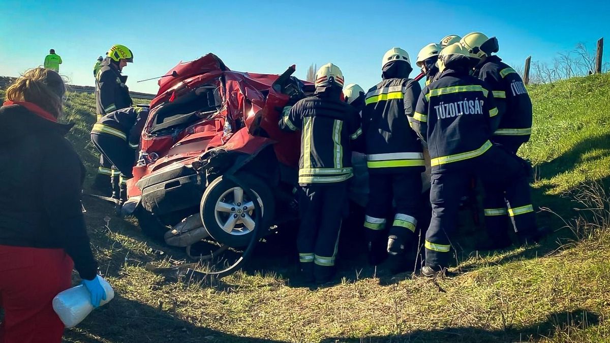 Több sérültje is van a tömegbalesetnek