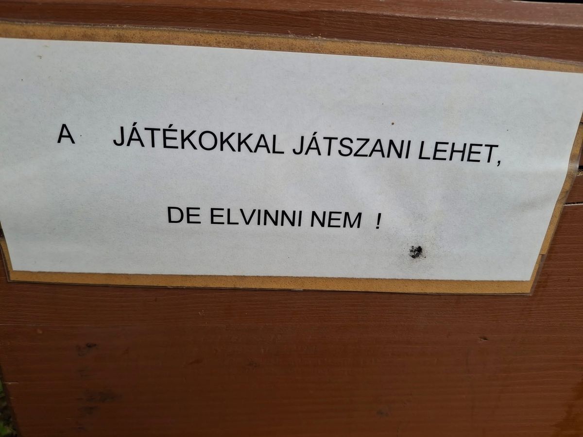 Figyelmeztető jelzés is gondoskodik róla, hogy hiánytalan maradjon a homokozó felhozatala