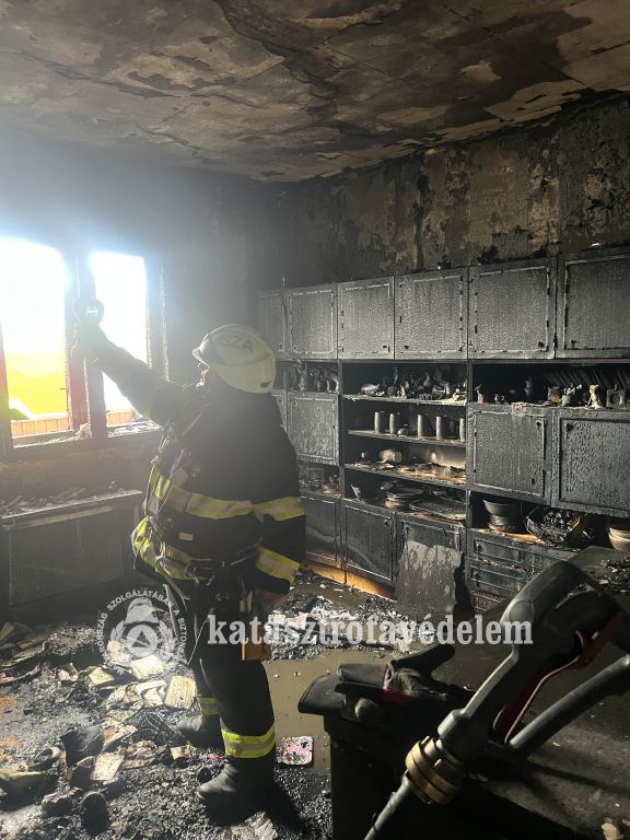 Lakástűzhöz is riasztották a vármegyei tűzoltókat