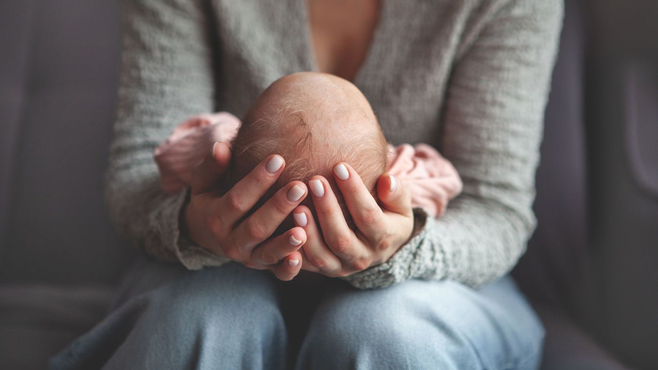 Tévedésből más gyermekének adott életet egy nő