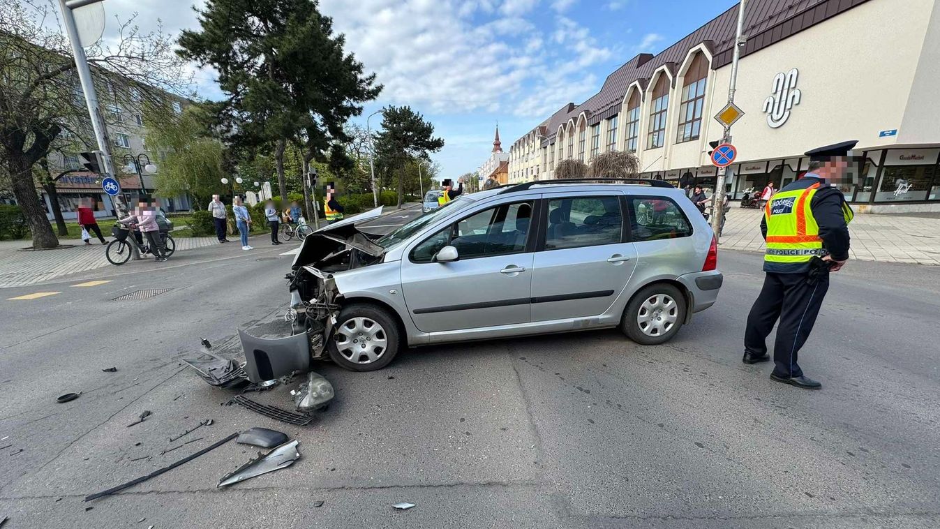 Baleset miatt óriási a dugó Hajdúszoboszló egyik legforgalmasabb pontján – fotókkal, videóval