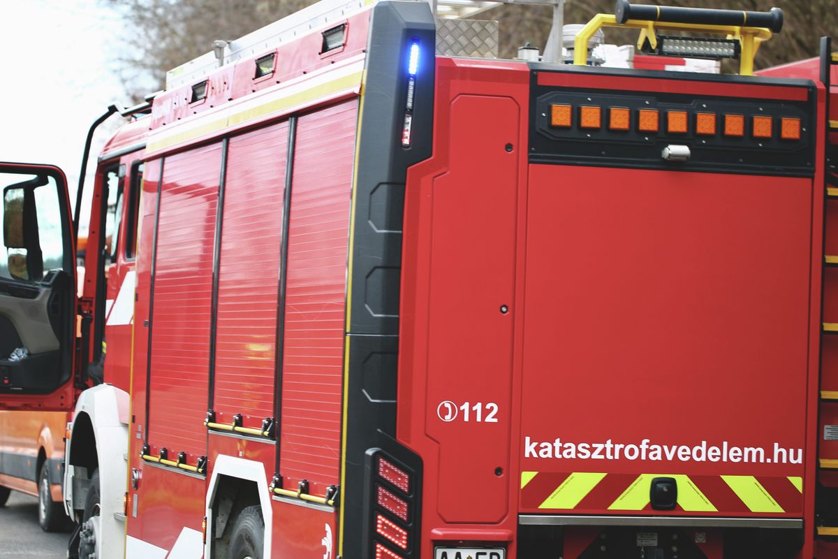 Tűzoltó és mentő is sietett debreceni helyszínre