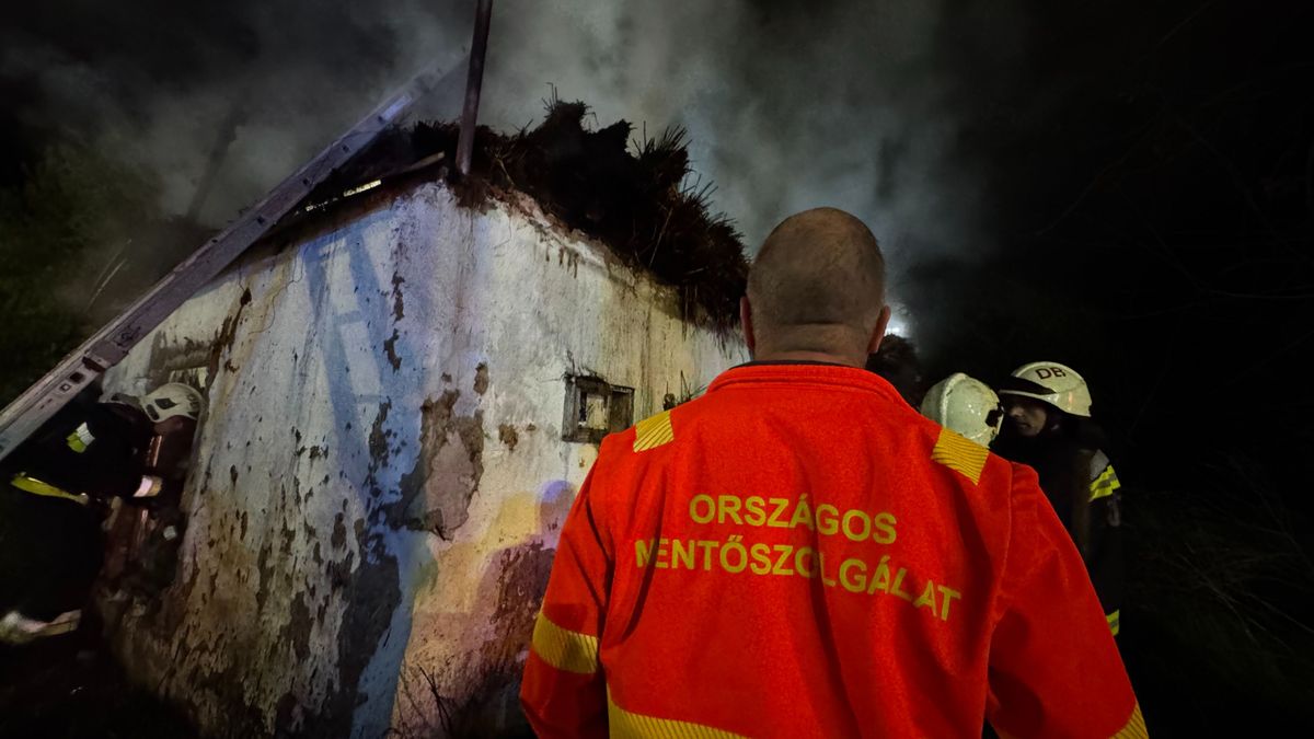 Tűz Hajdúszováton: kigyulladt egy családi ház, a mentőkre is szükség volt