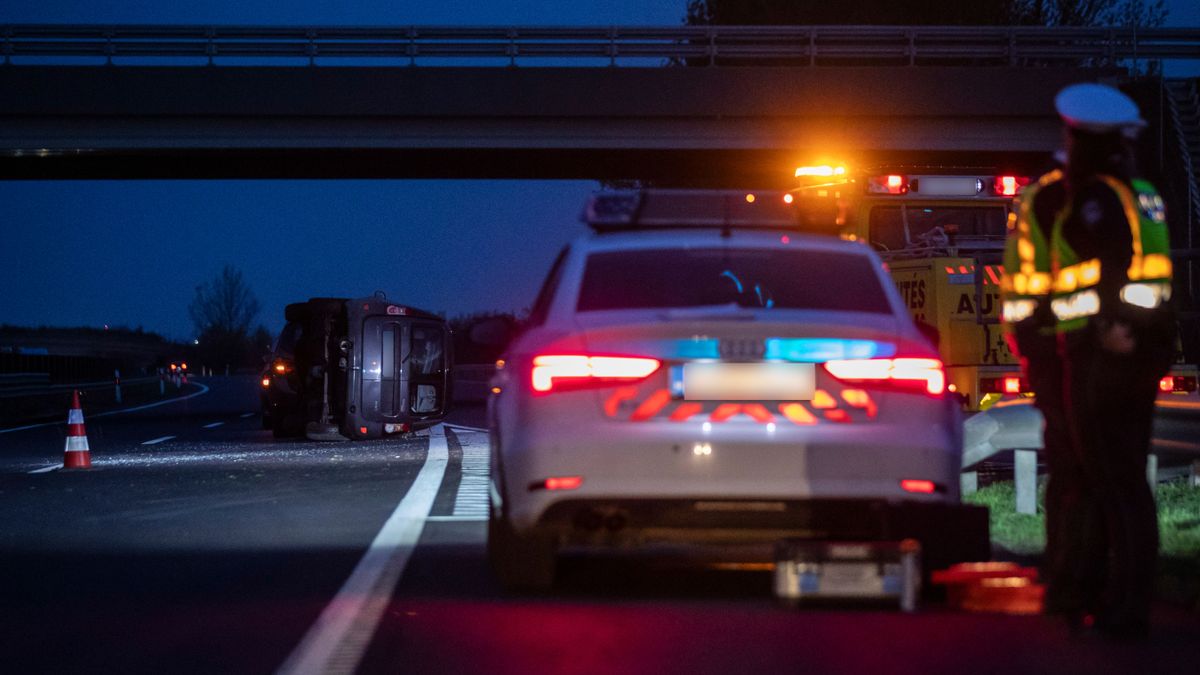 Baleset Debrecennél: oldalára borult egy autó az M35-ös autópályán!