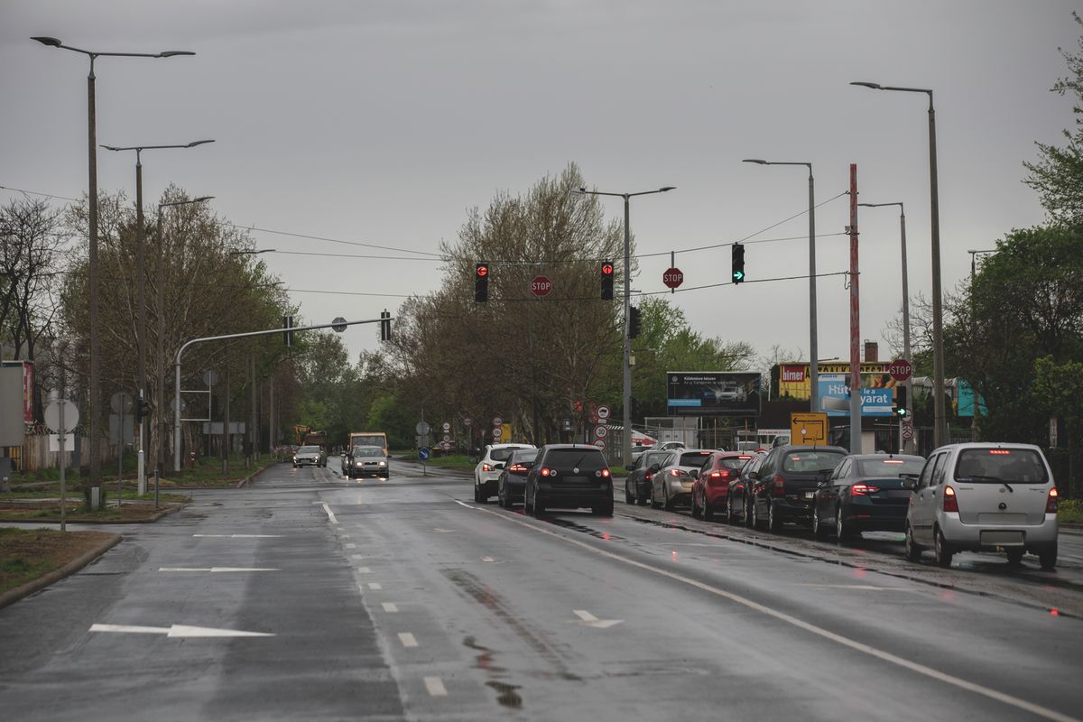 Megszűnt a forgalomkorlátozás Debrecenben, a Szoboszlói út és az István út kereszteződésében