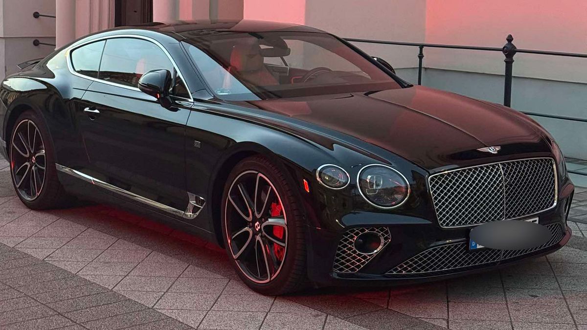 Egy Bentley Continental állt meg Debrecenben
