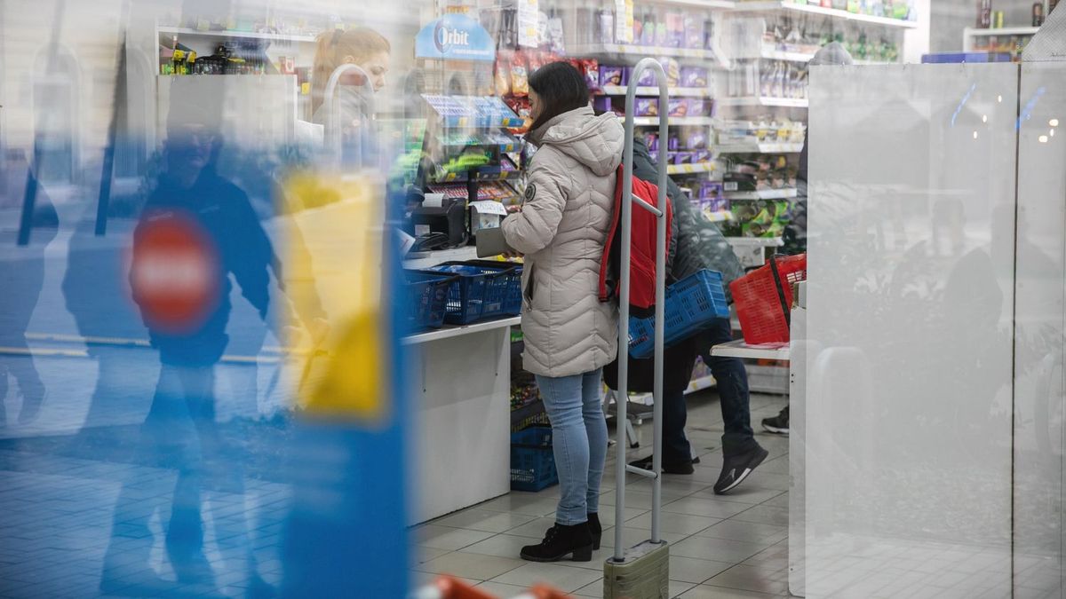 Lopás Debrecenben: telefont lopott egy debreceni áruházból