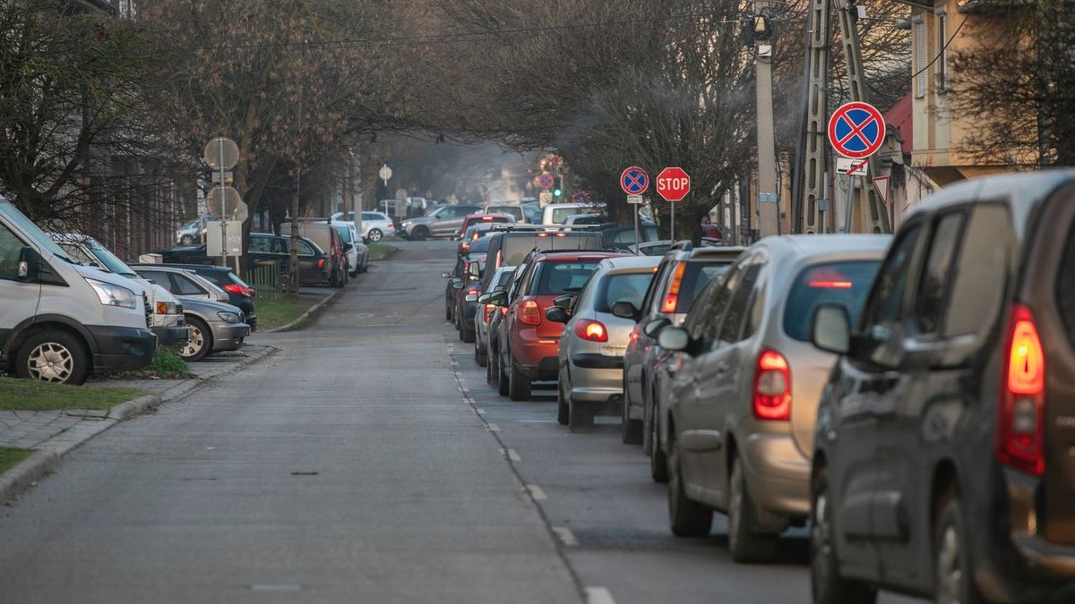 Lezárnak egy debreceni utcát, még a lakóknak is kerülniük kell majd