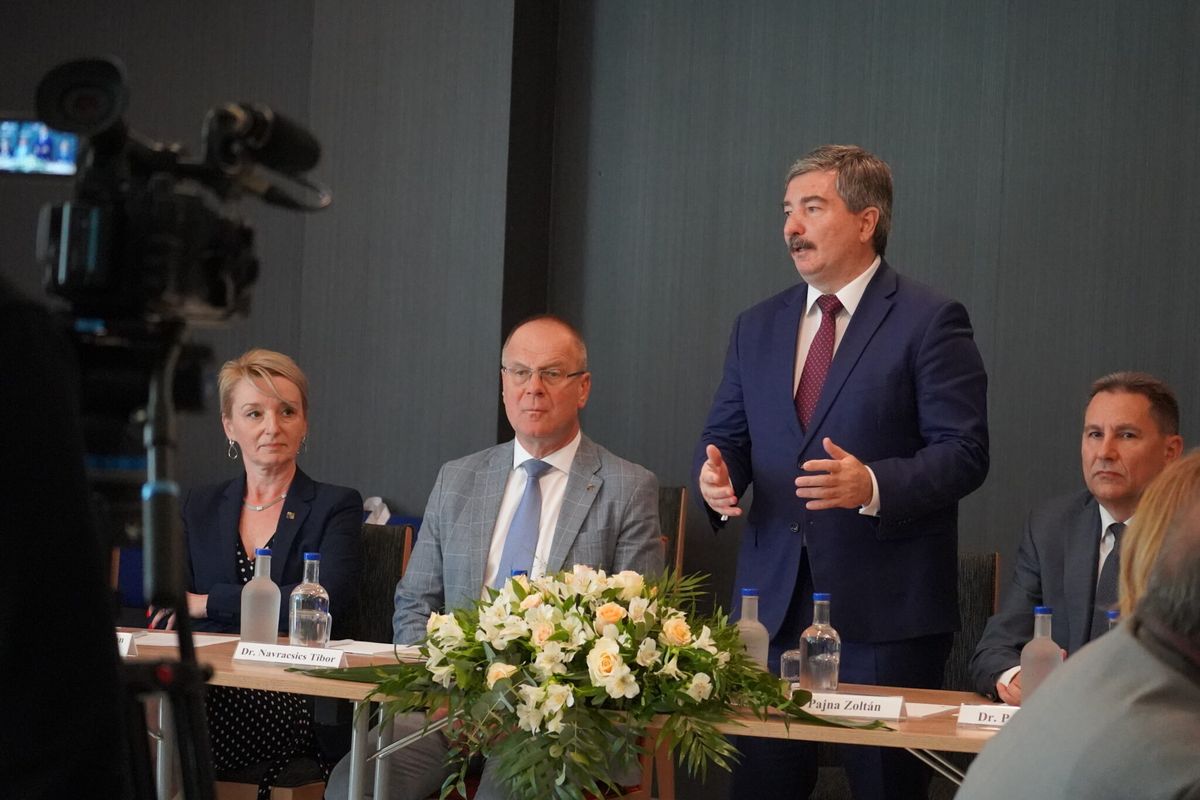 Lentiben tartott informális ülést a MÖOSZ, Pajna Zoltán nyitotta meg az ülést