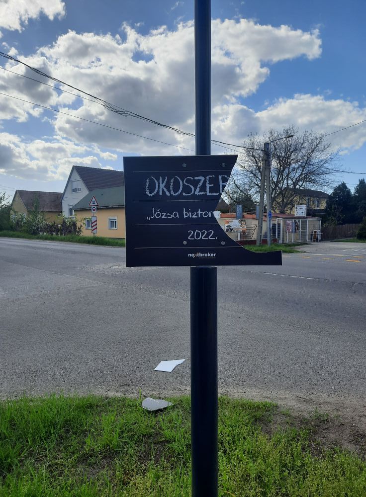 Ez a tábla lett a rongálás áldozata