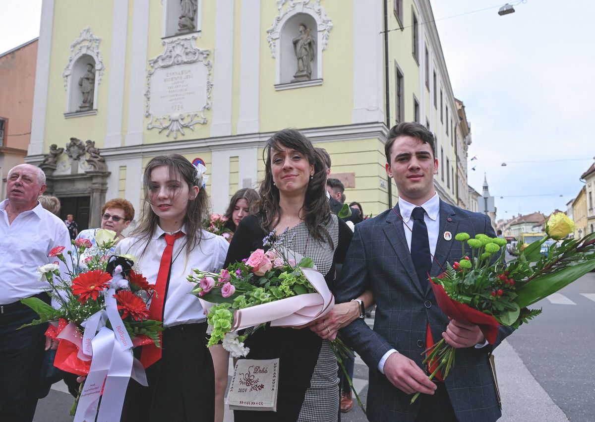 A virágcsokor soha nem megy ki a divatból, ha ballagásról van szó