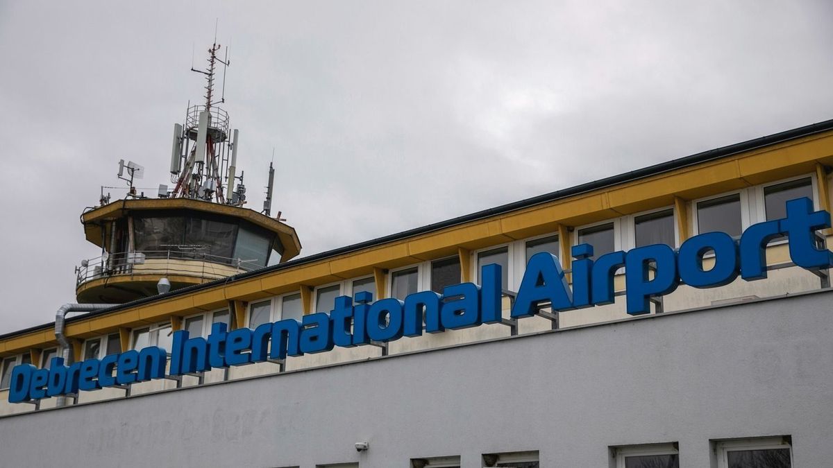 Május végével leállítja debreceni repülőjáratait a Universal Air