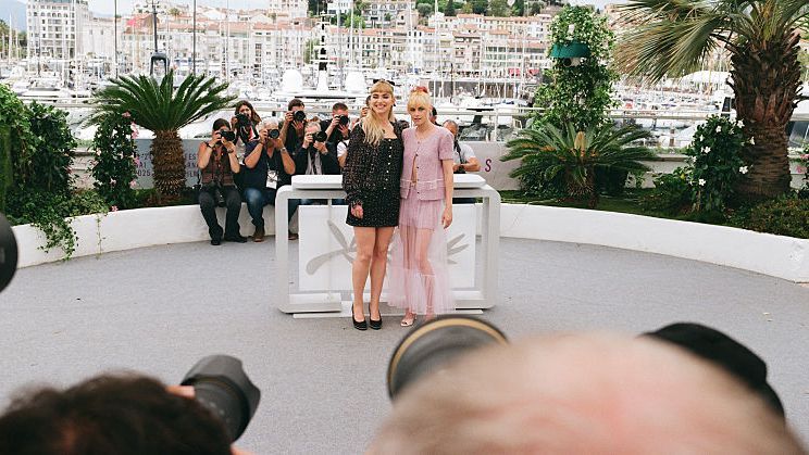 Cannes-ból jelentjük: fotósok hada vette körbe a „The Chronology of Water” sztárjait