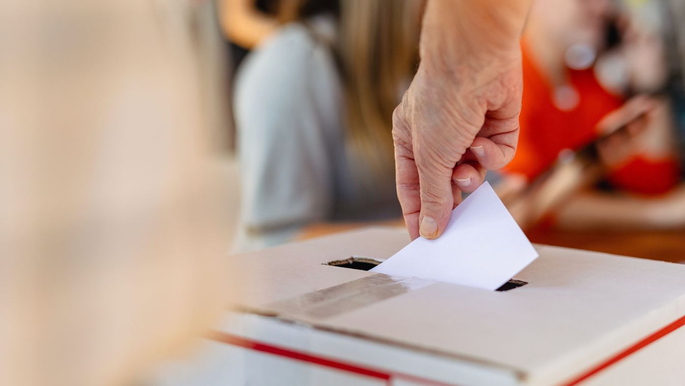 Elnökválasztást tartanak ma Romániában és Lengyelországban