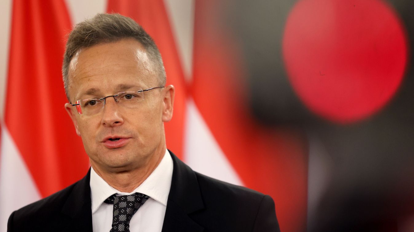Szijjártó Péter: nem szűnik meg a független sajtó (videó)