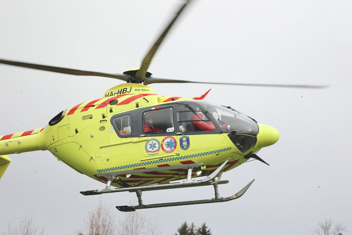Mentőhelikopter is érkezett a csökmői balesethez