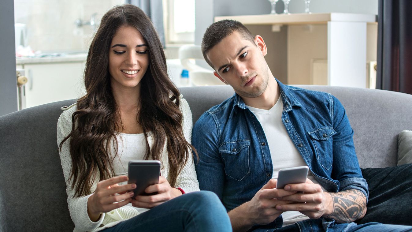 Úgy érzi, figyelik a telefonját? Így lehet gyorsan ellenőrizni