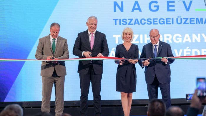A Nagév üzemátadója Tiszacsegén