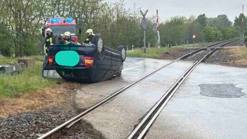 A felborult autó mentése miatt nő a vonatok menetideje