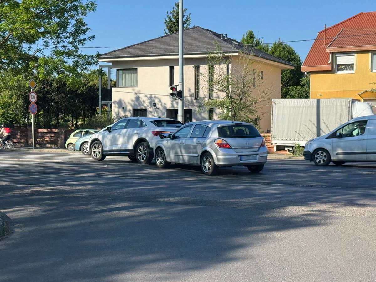 Két autó ütközött össze