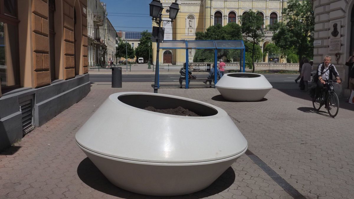 Betelt a pohár lakóknál! Hihetetlen, mit műveltek ebben a debreceni utcában...