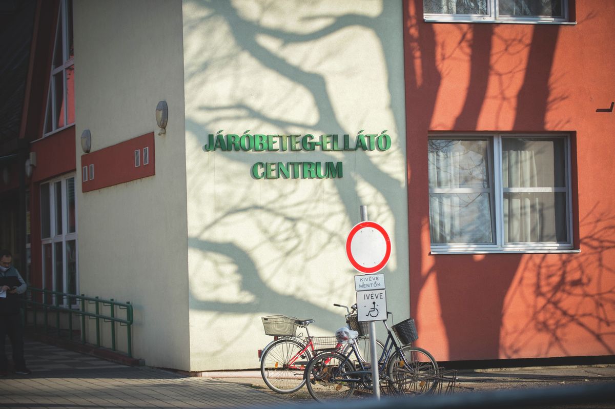 A hajdúszoboszlói Járóbeteg-ellátó Centrum eszközparkjának fejlesztésére 90 millió forintot fordítanak