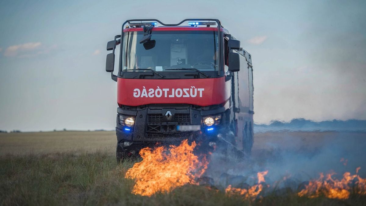 Ötezer négyzetméteren égett a gaz vasárnap Földesen