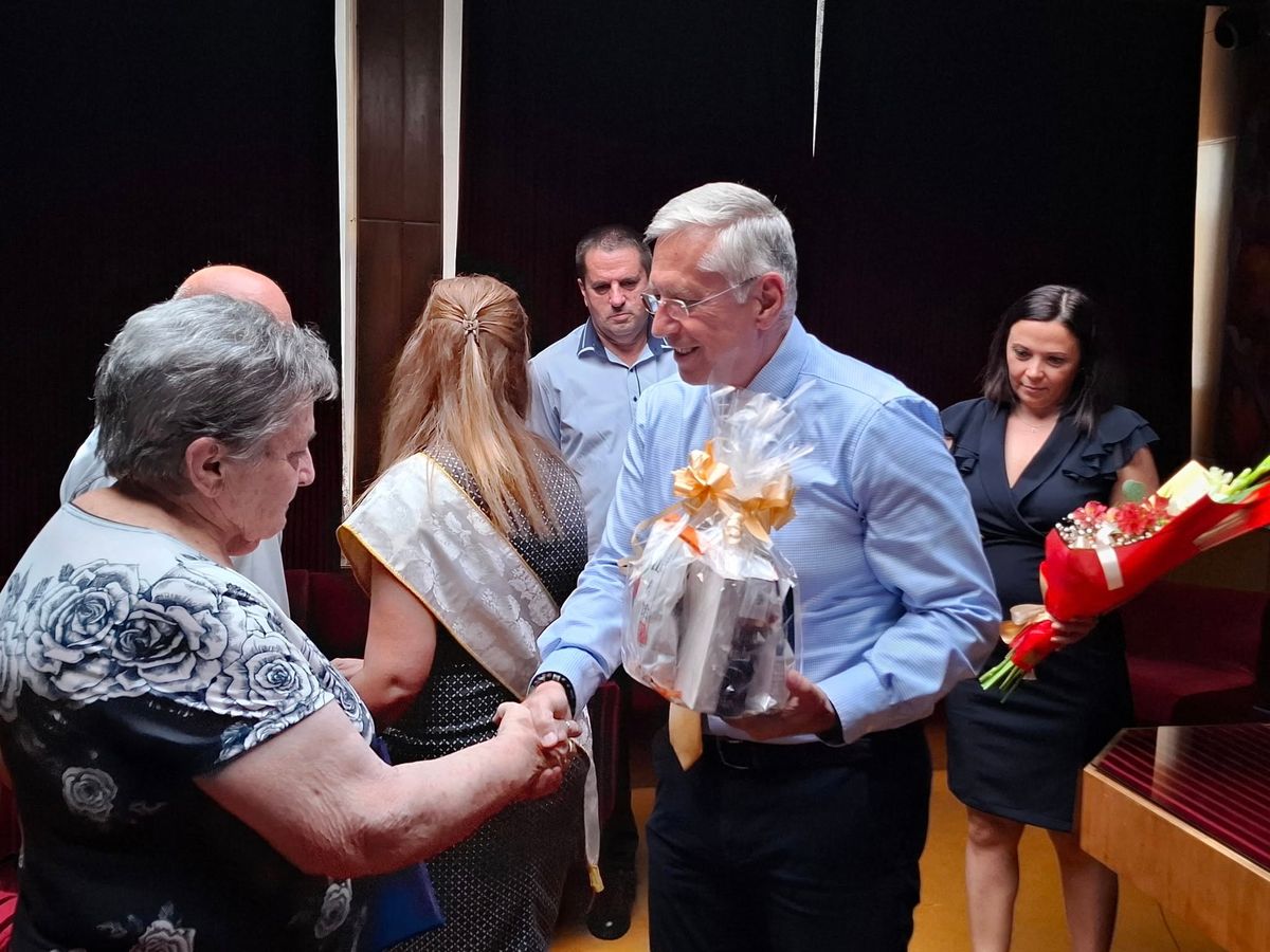 Muraközi István, Berettyóújfalu polgármestere köszöntötte az ünnepelteket