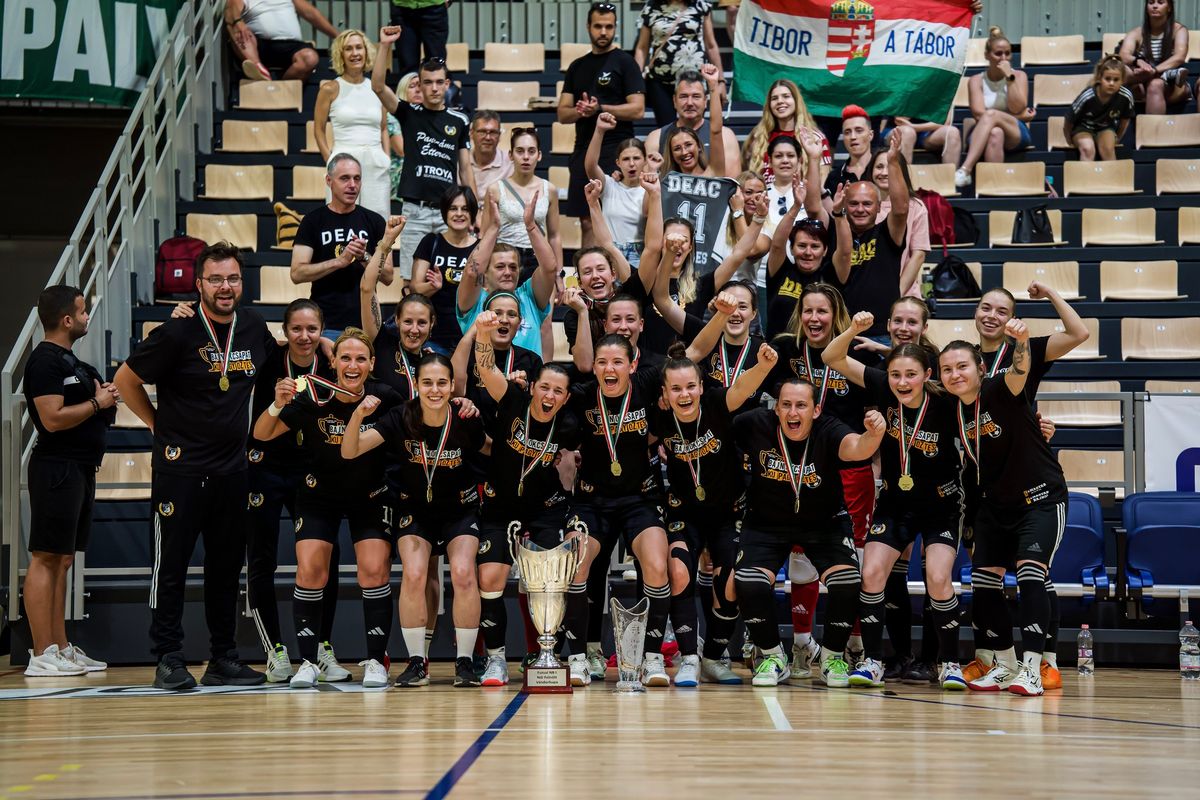 A DEAC női futsalcsapata mindent vitt a 2024/25-ös idényben.
