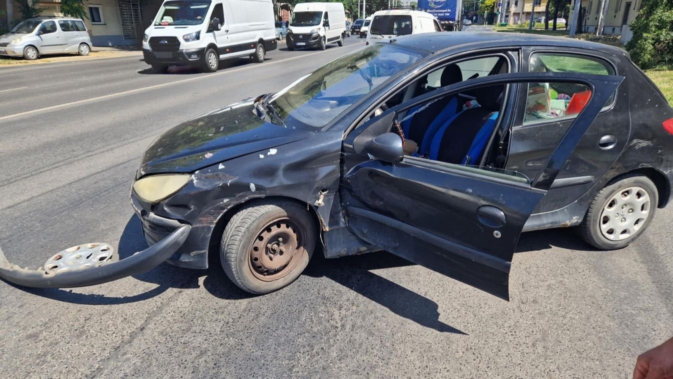 Baleset Debrecenben: kamion és autó ütközött össze – fotókkal!