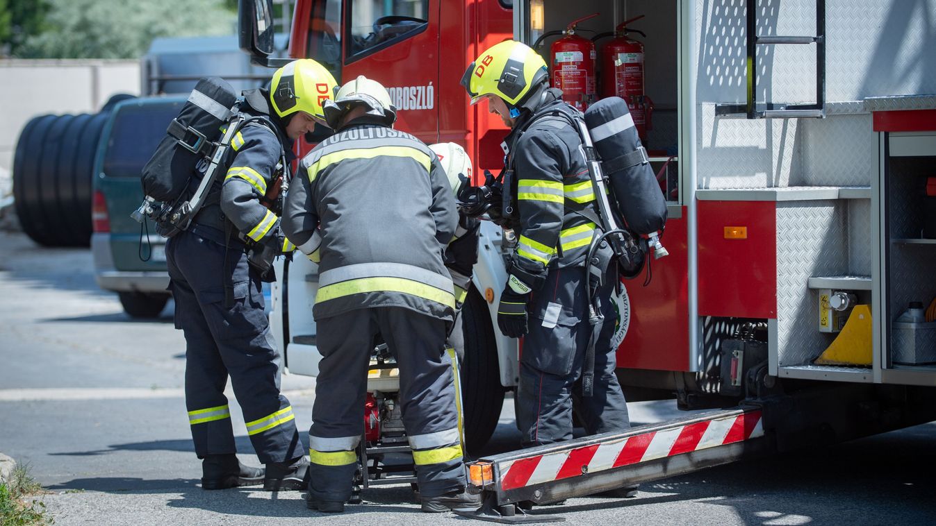 Helyszíni fotókon a szoboszlói szállodatűz, sérült is van – videóval